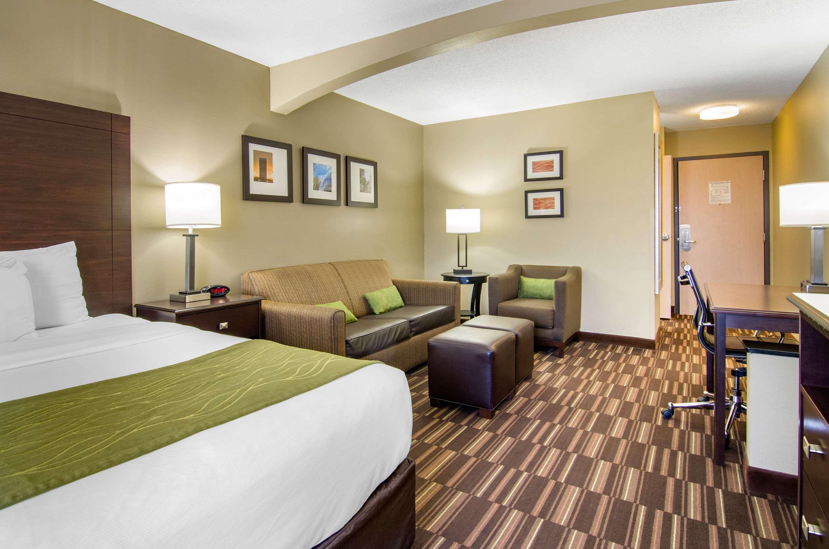 Comfort Inn & Suites Kansas City - Northeast מראה חיצוני תמונה