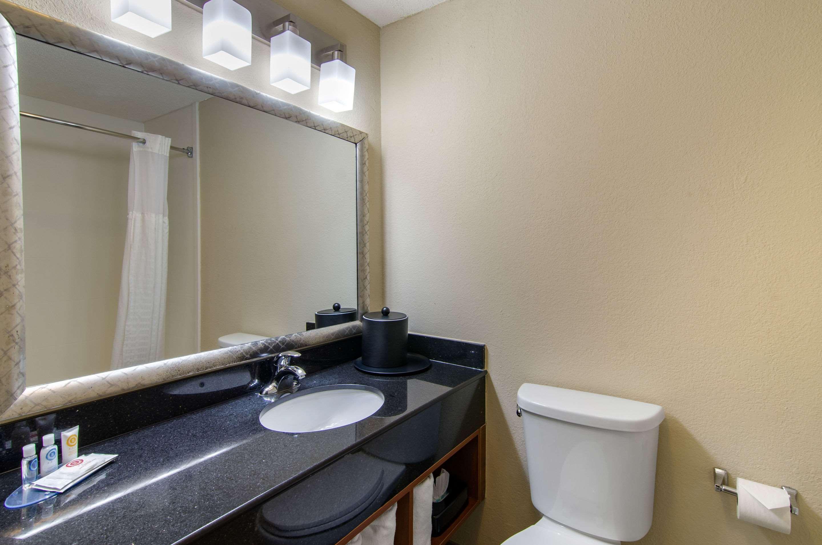 Comfort Inn & Suites Kansas City - Northeast מראה חיצוני תמונה