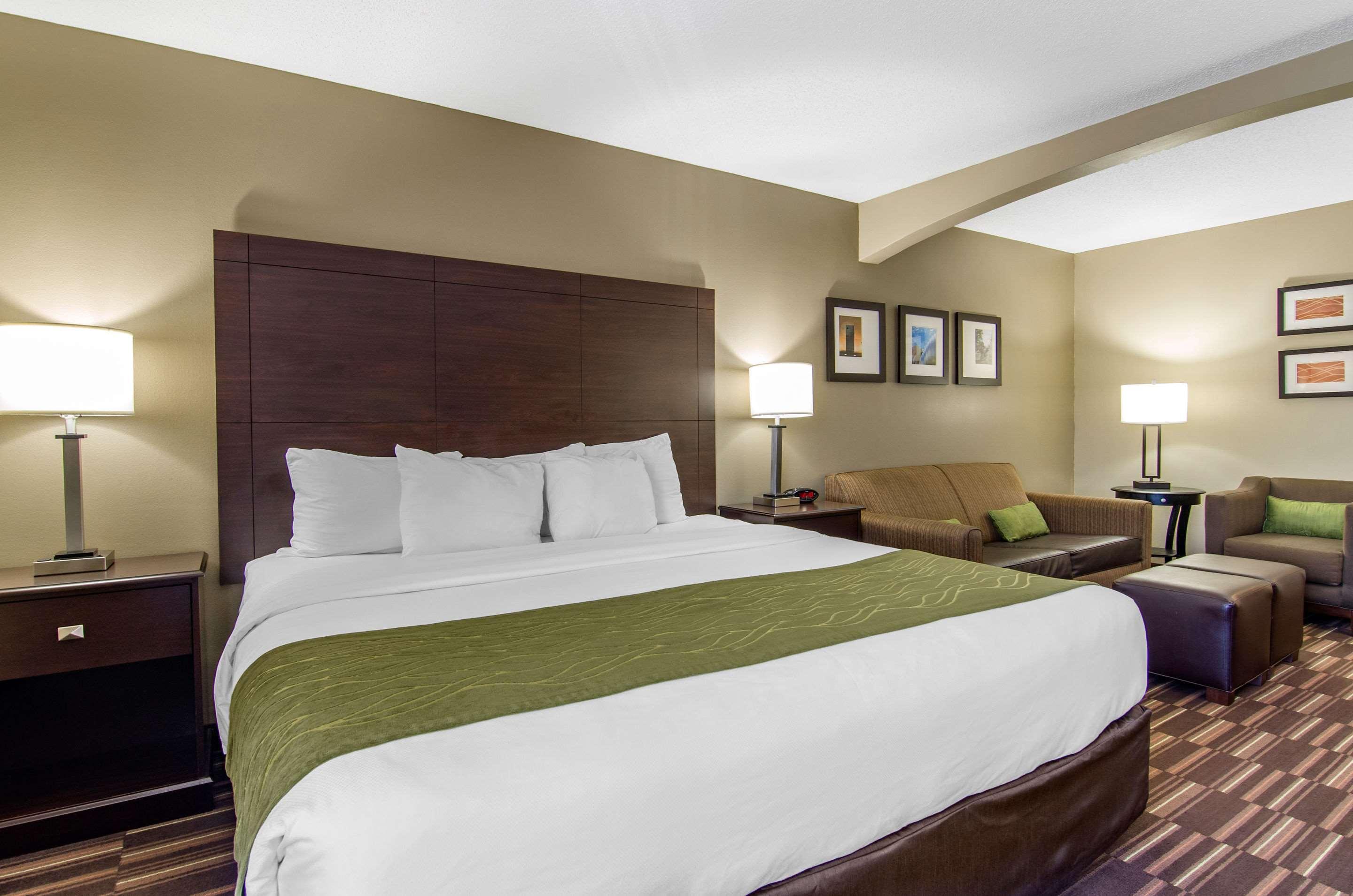 Comfort Inn & Suites Kansas City - Northeast מראה חיצוני תמונה