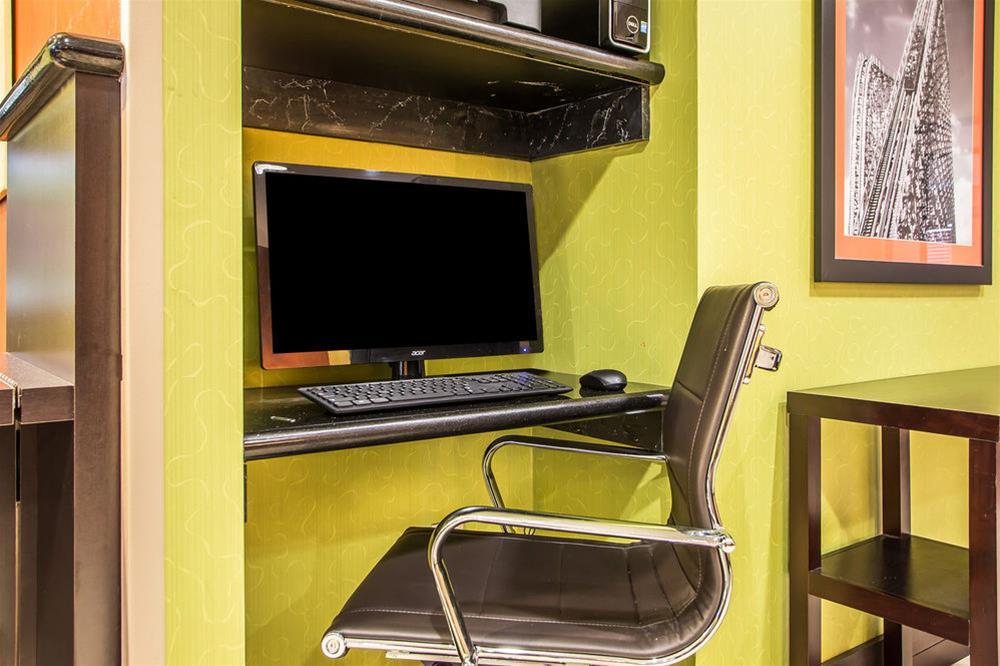 Comfort Inn & Suites Kansas City - Northeast מראה חיצוני תמונה