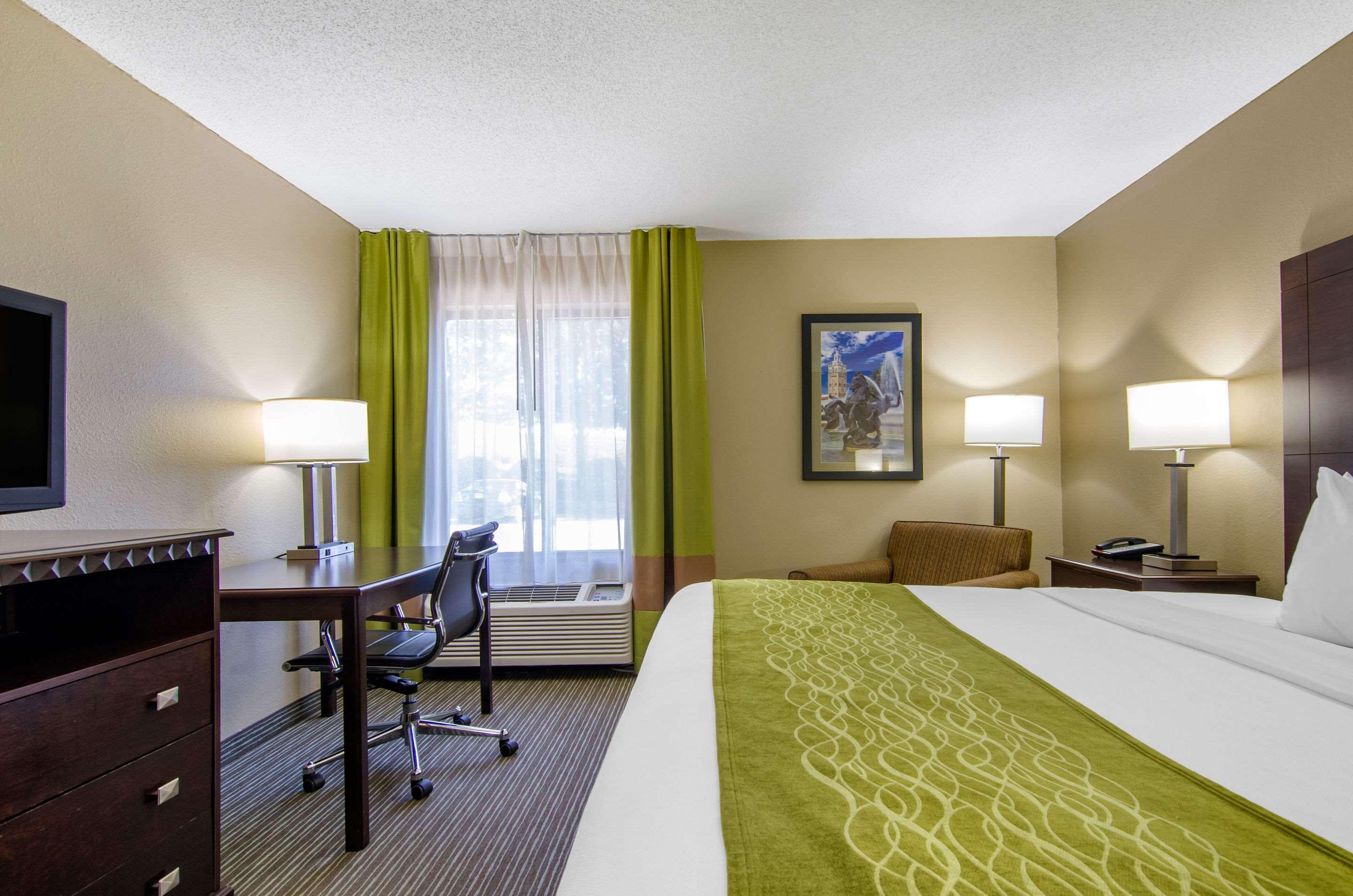 Comfort Inn & Suites Kansas City - Northeast מראה חיצוני תמונה