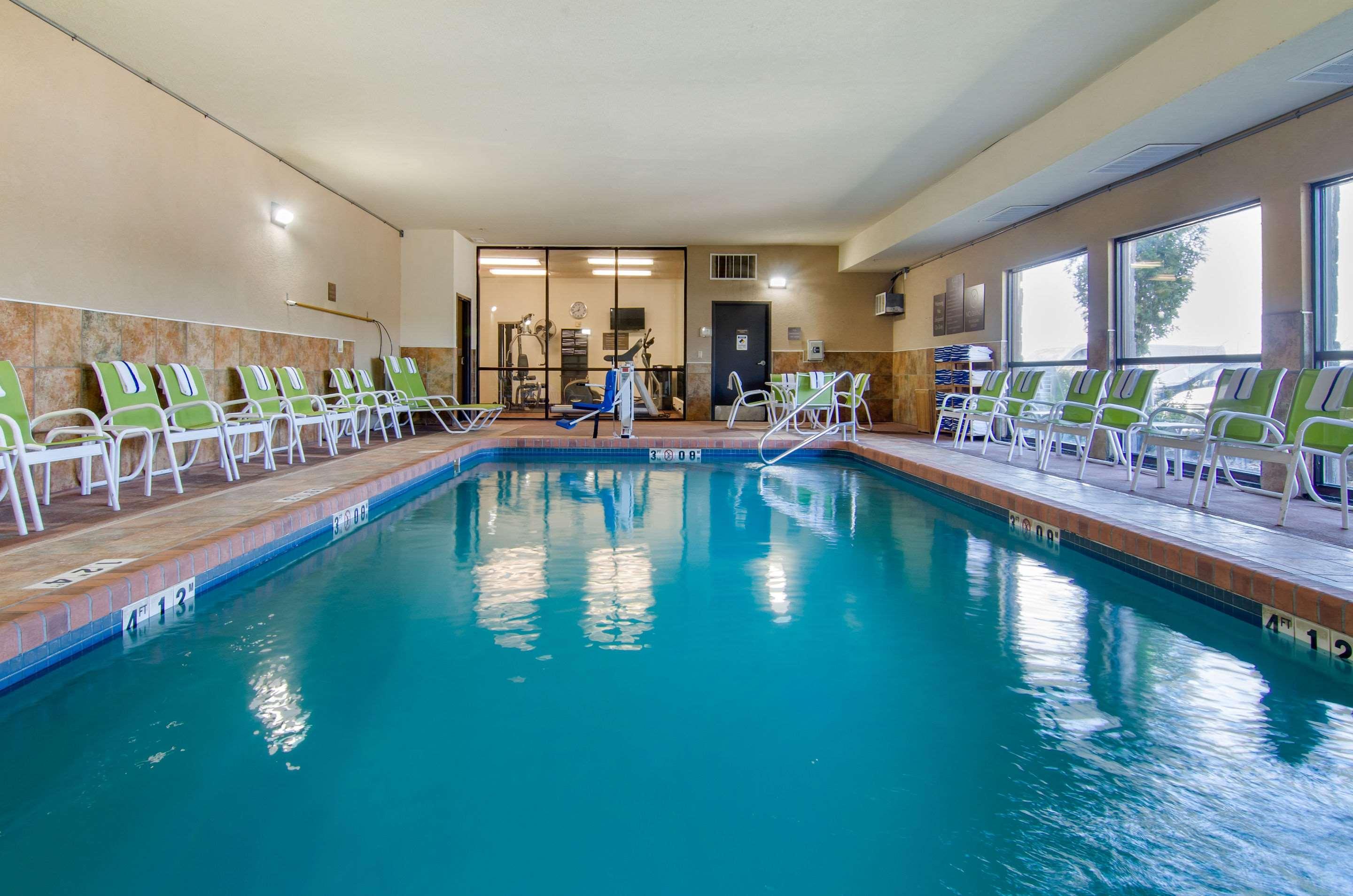 Comfort Inn & Suites Kansas City - Northeast מראה חיצוני תמונה