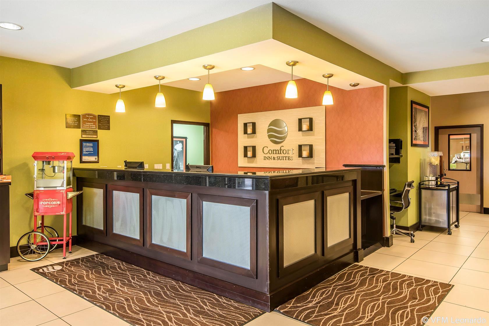 Comfort Inn & Suites Kansas City - Northeast מראה חיצוני תמונה