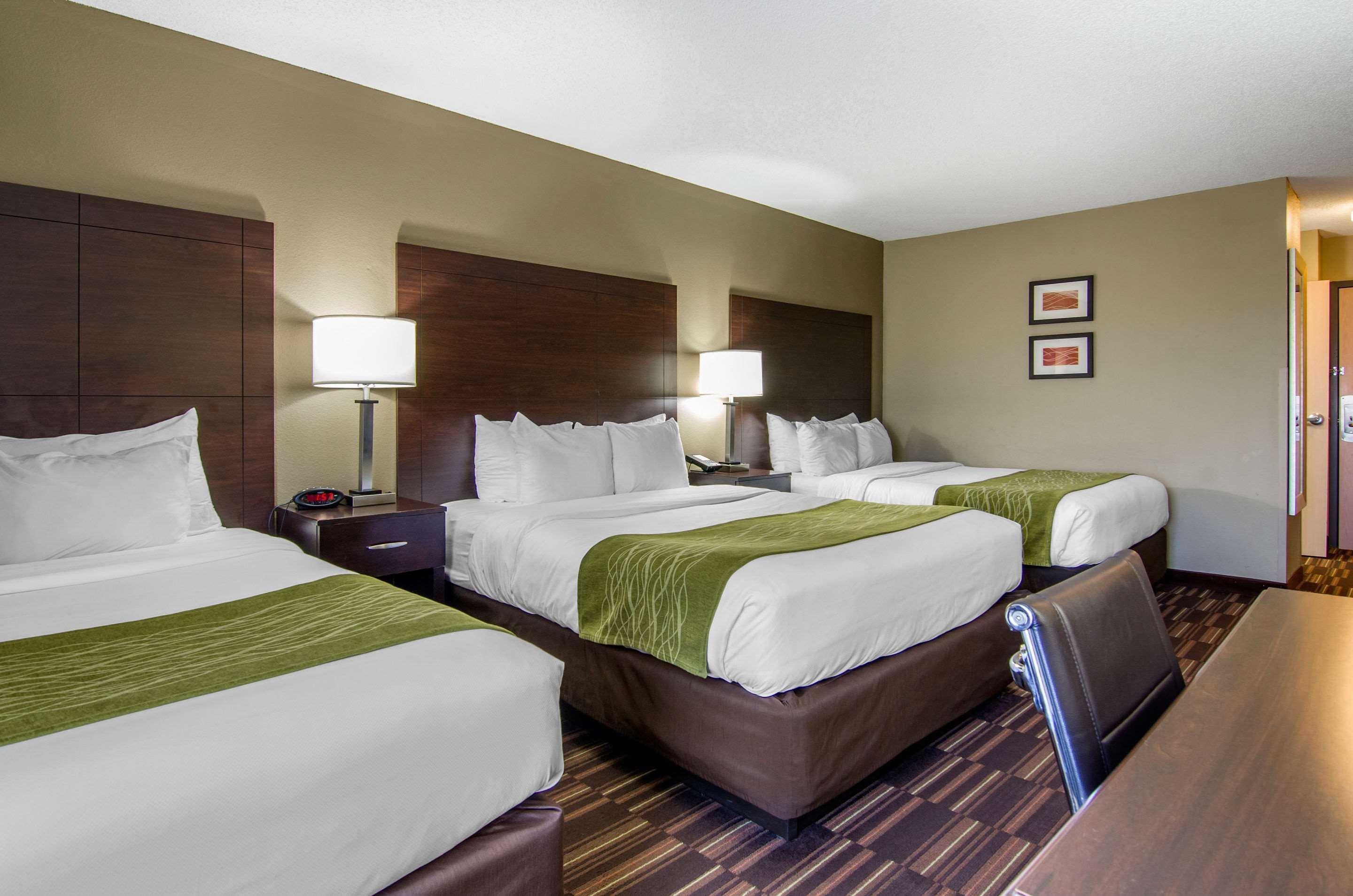 Comfort Inn & Suites Kansas City - Northeast מראה חיצוני תמונה