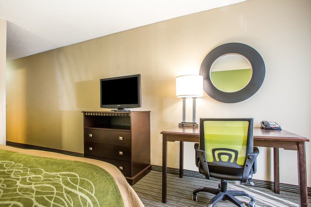 Comfort Inn & Suites Kansas City - Northeast מראה חיצוני תמונה