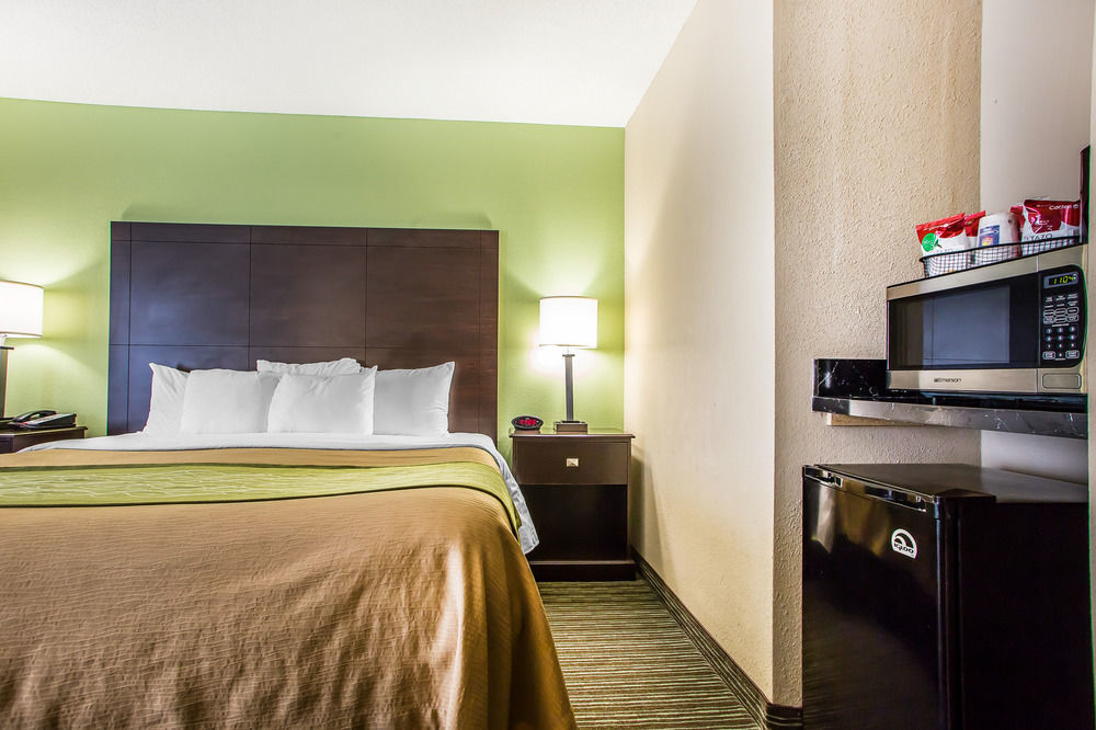 Comfort Inn & Suites Kansas City - Northeast מראה חיצוני תמונה